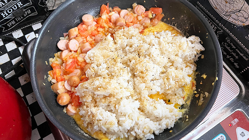 もち麦ご飯を入れる