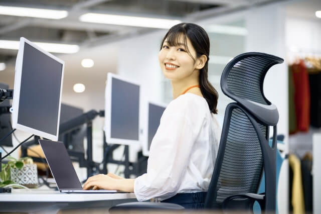 デスクワーク女子