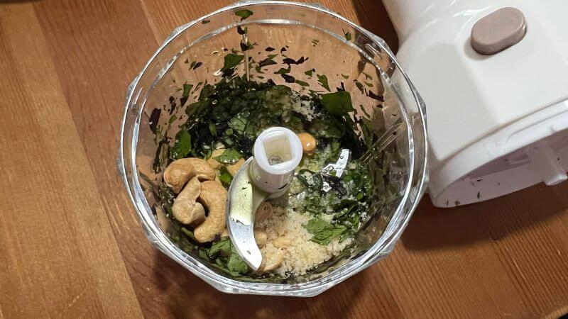 ジェノベーゼソース作り
