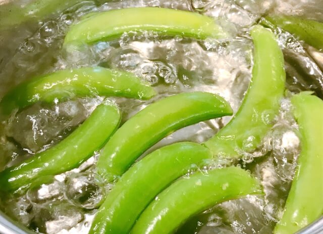 スナップエンドウを茹でる