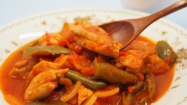 トマトのチキン煮込み